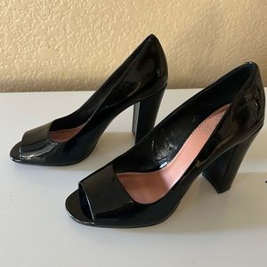 Vince Camuto black patent leather heels size 6 1/2